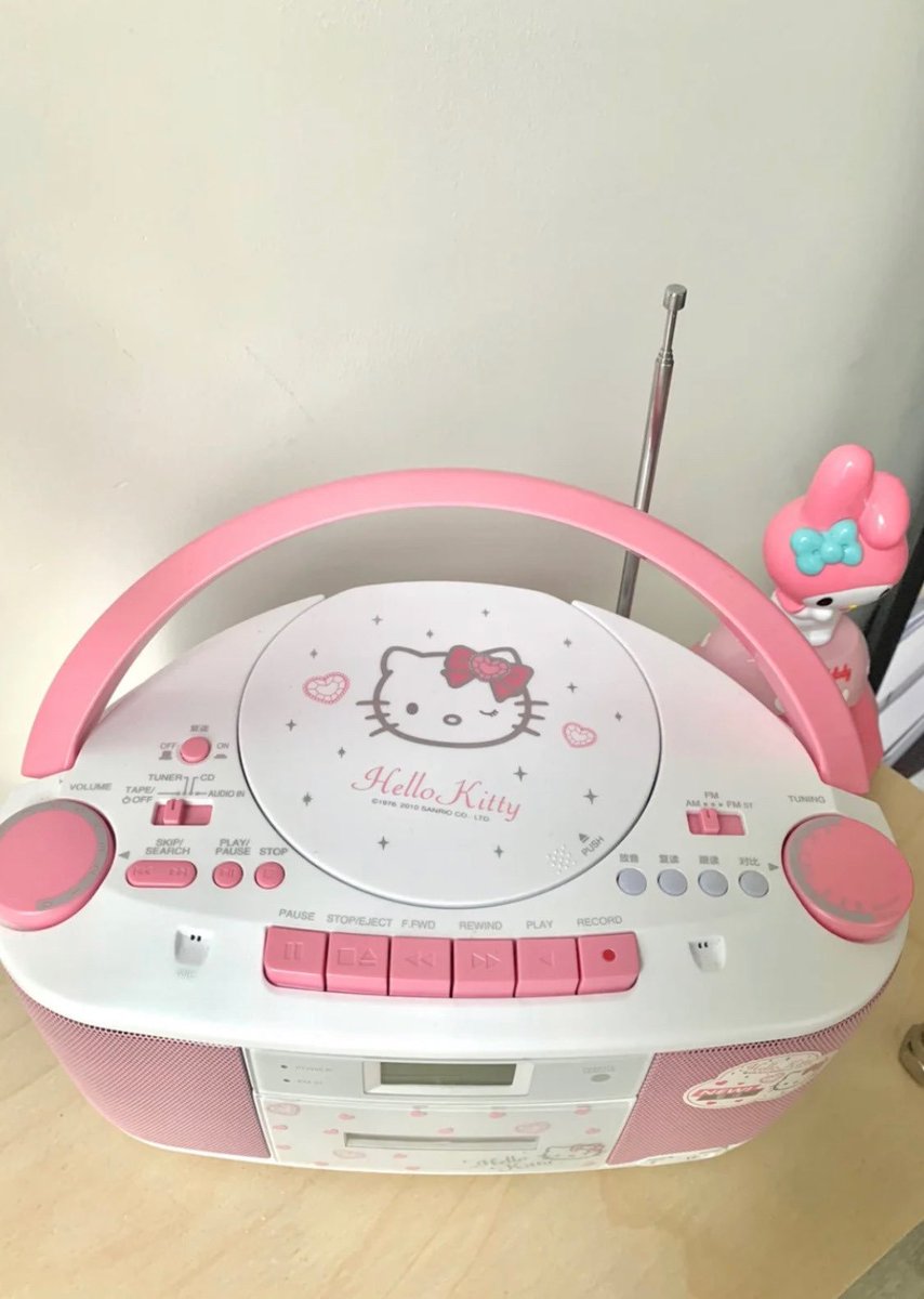 okiomy's tweet image. hello kitty cd player
