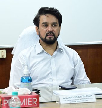 DDUttarPradesh's tweet photo. केन्द्रीय सूचना एवं प्रसारण मंत्री श्री @ianuragthakur जी नें दूरदर्शन लखनऊ सभागार में श्री @AnupamSwaroop1 उप महानिदेशक/केन्द्राध्यक्ष, दूरदर्शन लखनऊ एवं विभागीय अधिकारियों के साथ बैठक किया। https://t.co/Jy5xynPgtk