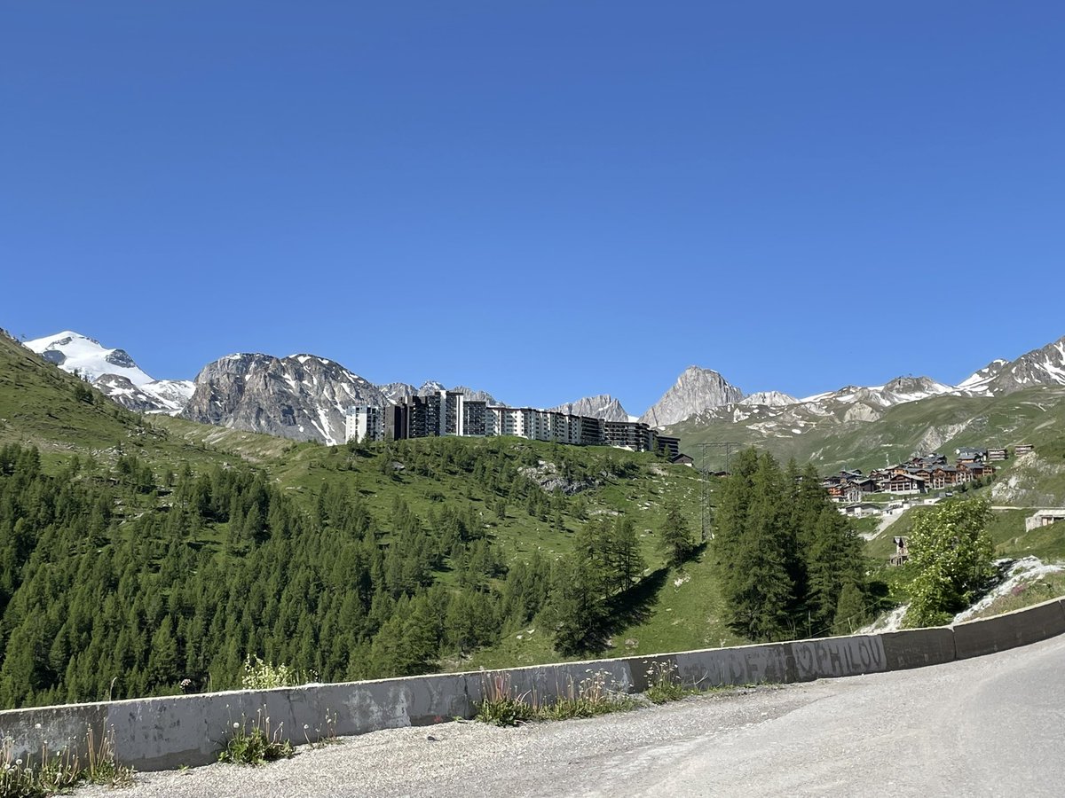 raftman63's tweet photo. #legislatives2022 12 juin 2022 le lac du Chevril (Tignes) sans eaux, les rivières quasi en étiage, #urgenceclimatique #changeonsdemonde https://t.co/dTa4G1m281