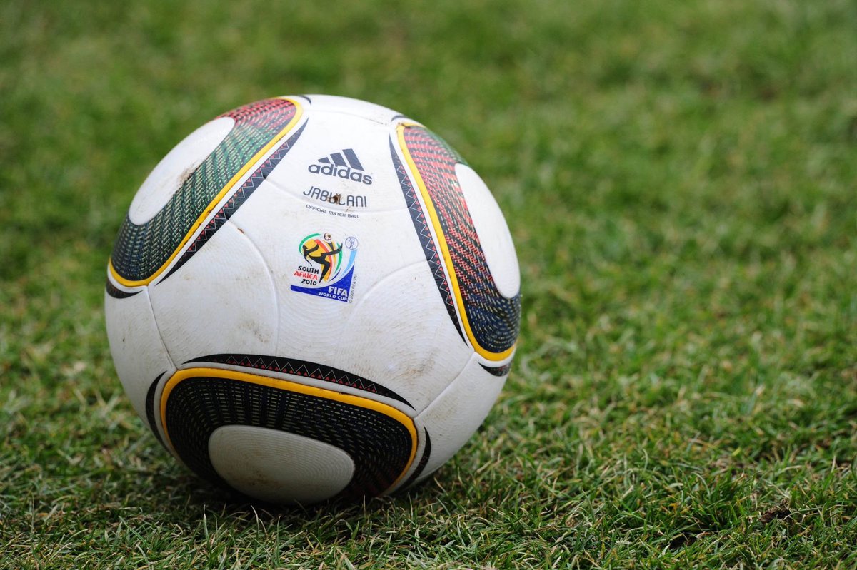 ActuFoot_'s tweet photo. La Coupe du monde 2010, c’était quelque chose aussi.

▪️ le mythique Jabulani
▪️ les Vuvuzela
▪️ Waka Waka de Shakira 🎵
▪️ Wavin' Flag 🎵
▪️ Paul le Poulpe 🐙
▪️ Diego Forlan 🇺🇾🥵
▪️ Suarez qui met la main ✋
▪️ Le parcours des Pays-Bas 🇳🇱
▪️ Le premier sacre de l’Espagne 🇪🇸 https://t.co/3X5QH0fPiM