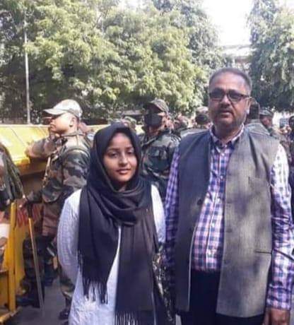 islam54541's tweet photo. Now the sangh parivar have started to demolish the house of *Afreen Fatima* who is a student activist, JNU students union member and Fraternity Movement National Secretary.
Prayers and Solidarity.
#StandWithAfreenFatima
#StopTheTerror https://t.co/W7dfeonsd2