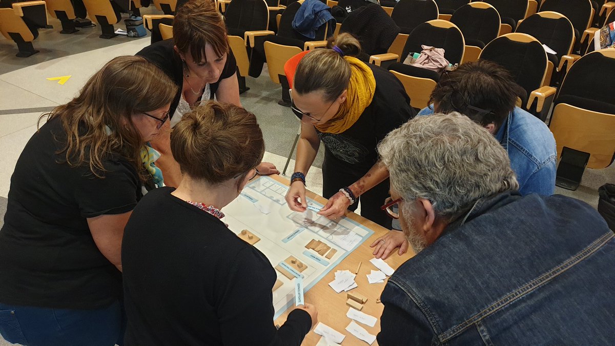 MastelliDom's tweet photo. Formation des volontaires CUMP des Ardennes: l’Urgence se prépare et se construit en équipe!
Avec cette fois de nouveaux outils pédagogiques conçus par des étudiants de la HEAR de Strasbourg!
#cump #hear https://t.co/cvAxUvufPH