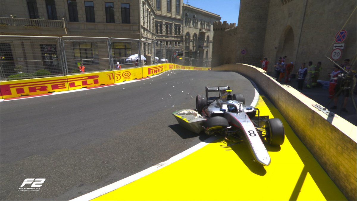 Formula2's tweet photo. TIME: 5:50 REMAINING ⚠️ SAFETY CAR ⚠️

RACE LEADER VIPS IS IN THE WALL! 😮

Replays show Vips clip the wall near the castle section and head straight into the barrier 

#AzerbaijanGP #F2 https://t.co/QWm9X8CNme