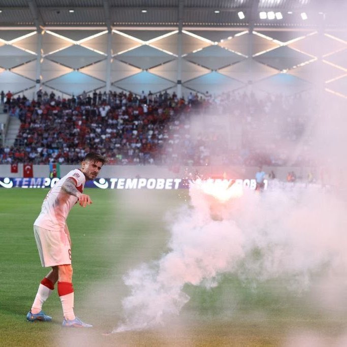 ScouTurk's tweet photo. Dorukhan Toköz vs Luxembourg 🇱🇺
⏱ 81’ minutes
🧠 84.4% passing accuracy
🎯 4/6 long balls
😤 13/16 ground duels won
❌ 1/1 aerial duel won
💥 3 interceptions
👊 12 tackles
Man of the Match! 🇹🇷👏
#Türkiye #MilliTakım #NationsLeague #LUXTUR https://t.co/hu8vJ01TMu