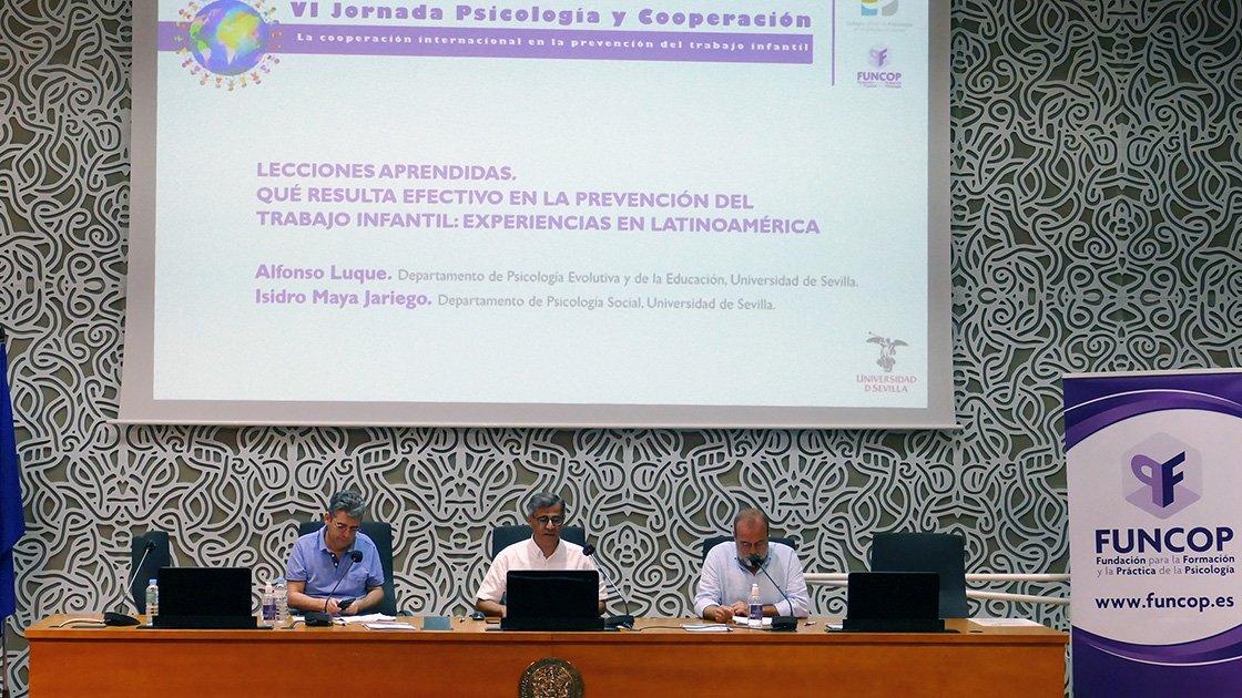 COP_AO's tweet photo. #12Junio #DíaMundialContraTrabajoInfantil
El doctor en #Psicología de la @unisevilla, Isidro Maya, ha señalado que el #trabajoinfantil ha aumentado en los últimos 4 años.
En la VI Jornada #PsicologíayCooperación de este fin de semana en @PsicologiaUS con @COP_AO y #FUNCOP https://t.co/NeipuauvQH