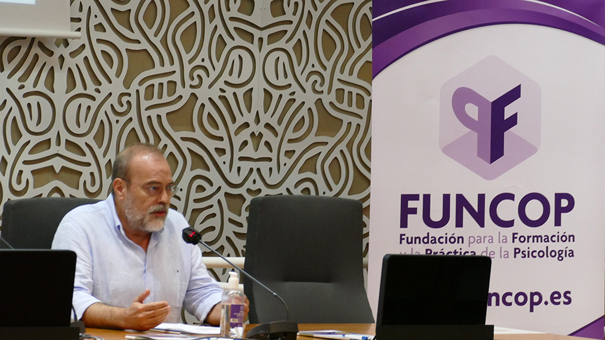COP_AO's tweet photo. El doctor en #Psicología de la @unisevilla, Alfonso Luque, ha destacado los beneficios de invertir en #Educación y #ProtecciónSocial como garantías de desarrollo personal, #saludmental y #salud emocional.
✅VI Jornada #PsicologíayCooperación en @PsicologiaUS con @COP_AO y #FUNCOP https://t.co/JHrzH9BrxZ