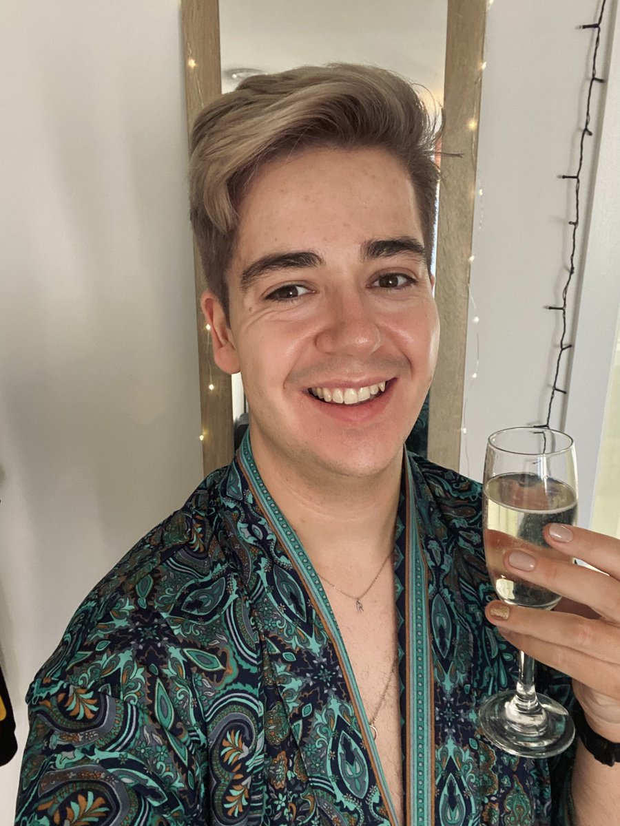 Russell 🏳️‍🌈 tweet media