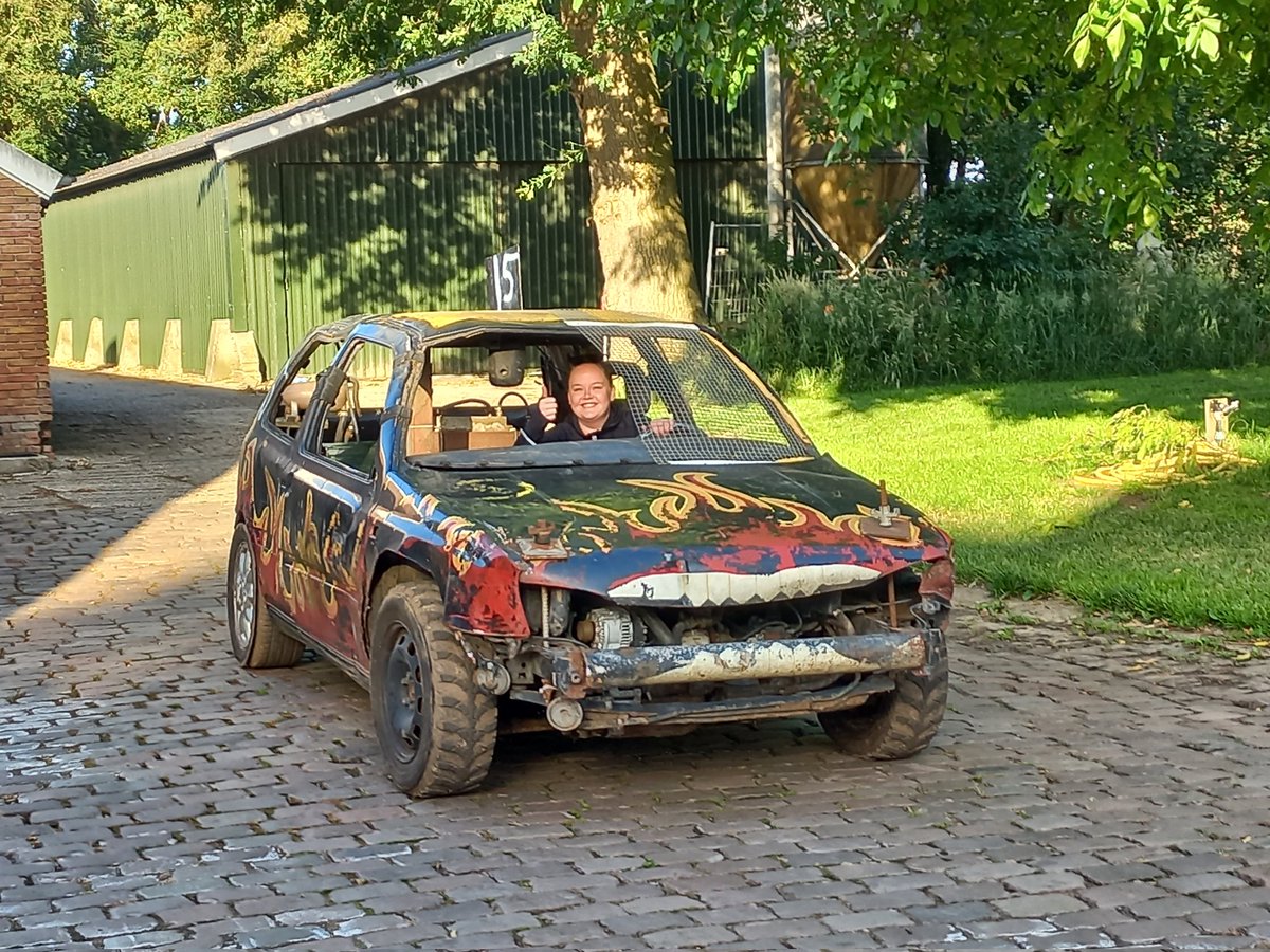 melkgeiten's tweet photo. Vanochtend dochter uitgezwaaid,  vlug melk afgemaakt en nu rap klaarmaken om haar race te zien..
#autorodeo #autocross #hengevelde #hoftedagen
@zfhengevelde https://t.co/NfsIf3wGJu