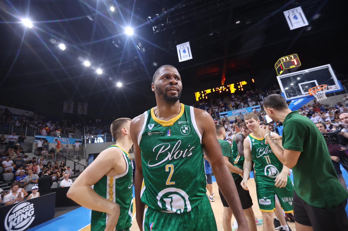 Be_BasketFr's tweet photo. 🤝 Tyren Johnson, une fidélité de cinq saisons avec l'@ADABloisBasket récompensée : « La finale perdue en 2013 m’a vraiment blessé et je voulais ma revanche »
🗣️ « C'est le GOAT de Blois », dit Julien Monclar
➡️https://t.co/9CeLvpvTVX
📸 @ngtuan https://t.co/K8ov1ACtMB
