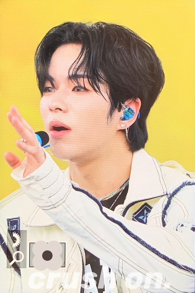 𝙘𝙧𝙪𝙨𝙝 𝙤𝙣. tweet media