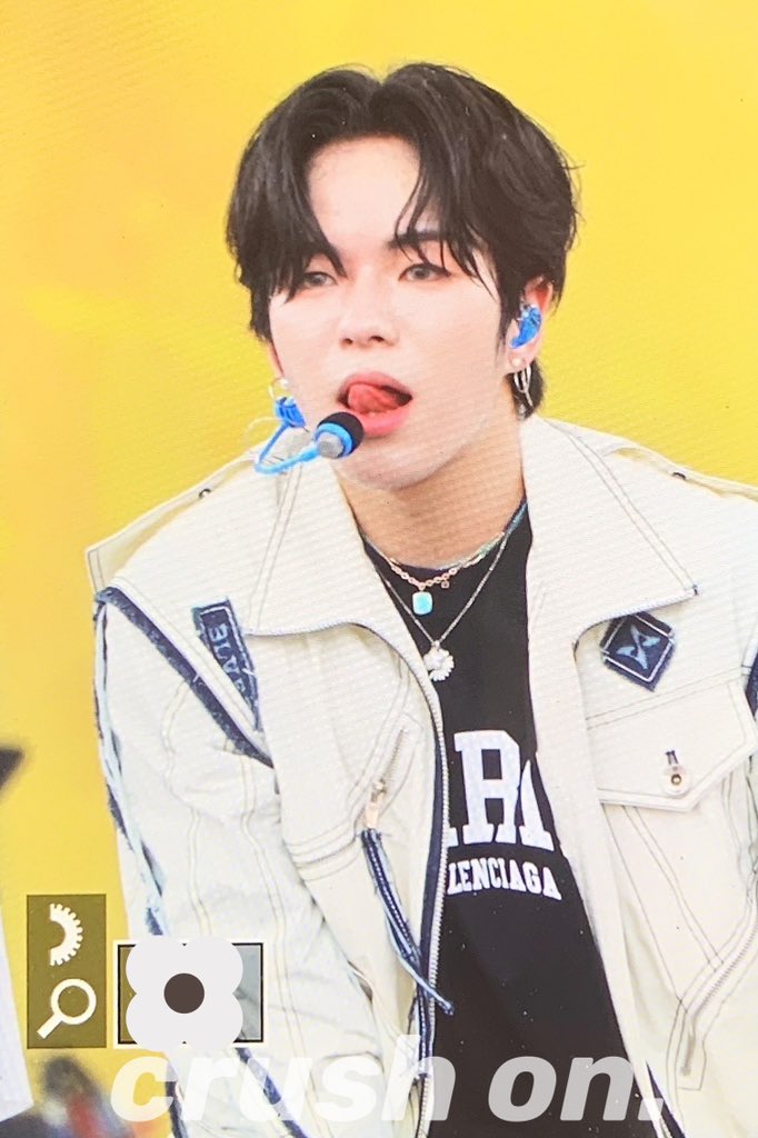 𝙘𝙧𝙪𝙨𝙝 𝙤𝙣. tweet media