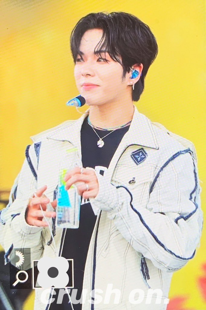 𝙘𝙧𝙪𝙨𝙝 𝙤𝙣. tweet media