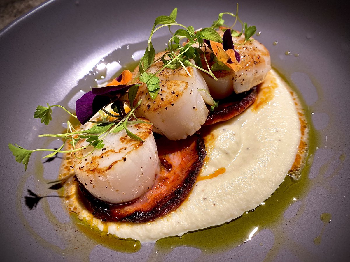 NorthernSoleFK's tweet photo. SCALLOPS!
New on our menu this week, beautiful fresh scallops, with cauliflower purée and chorizo. Stunning if we do say so ourselves! Find us in @HoHFoodHall 
#scallops #seafood #fishkitchen #fresh #foodiesofinstagram #hull #hammonds #dineinstyle https://t.co/0A9cKaYuUl