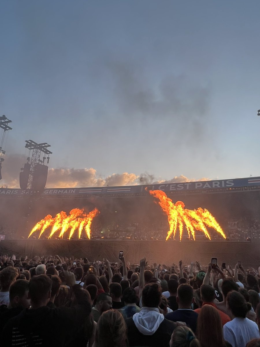 Kentin_D's tweet photo. @djsnake AU PARC DES PRINCES. J’ai pas les mots. MASTERCLASS. @OmarSy @Stromae @davidguetta en guests on en parle ou pas ? 🥵🥵😱🤯 #DJSNAKE #Paris #ParcdesPrinces 👑 https://t.co/h1tDMcuhzq