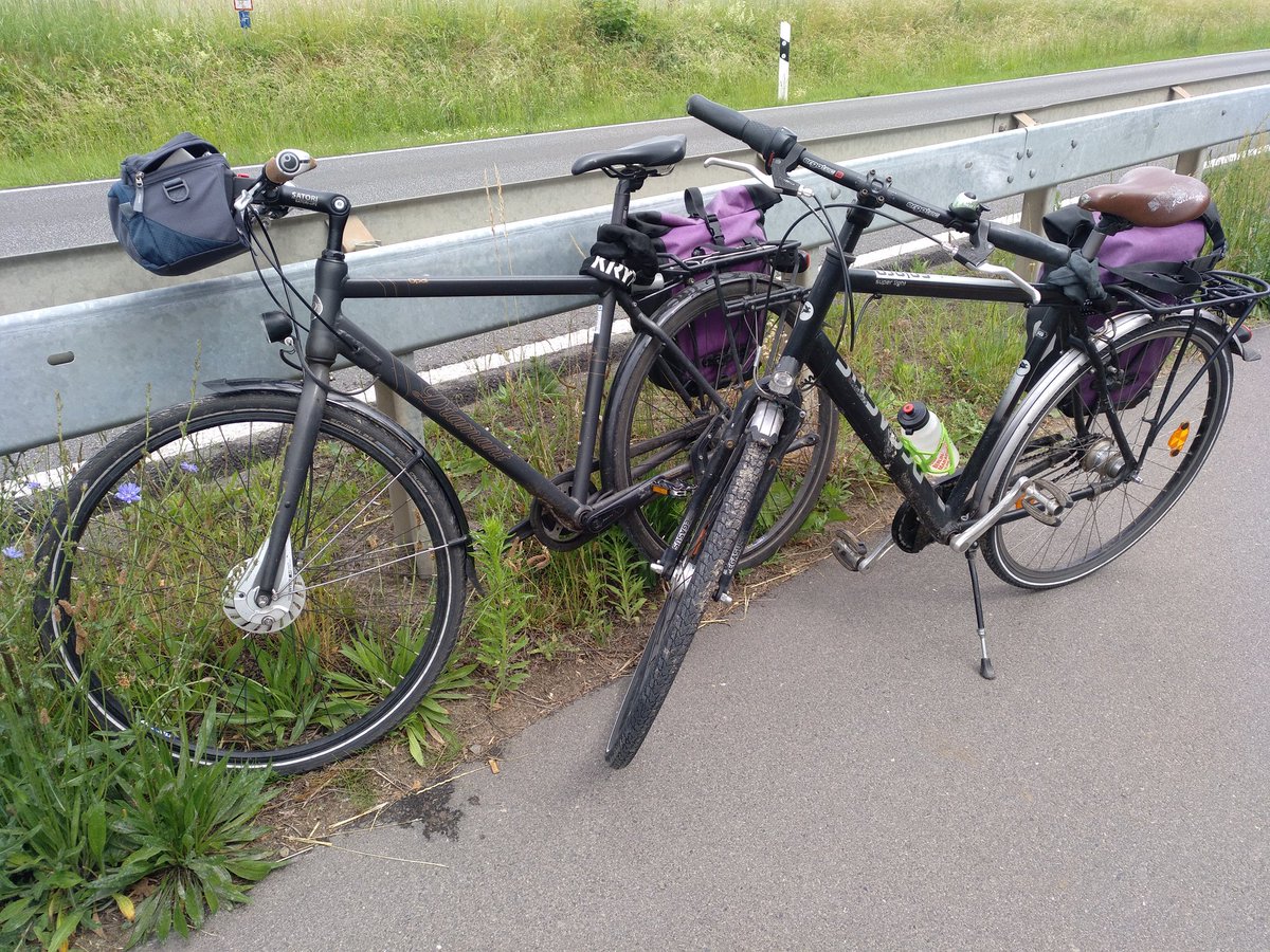 Warten in Panketal auf die #Sternfahrt2022 😎🚴🚴🚴