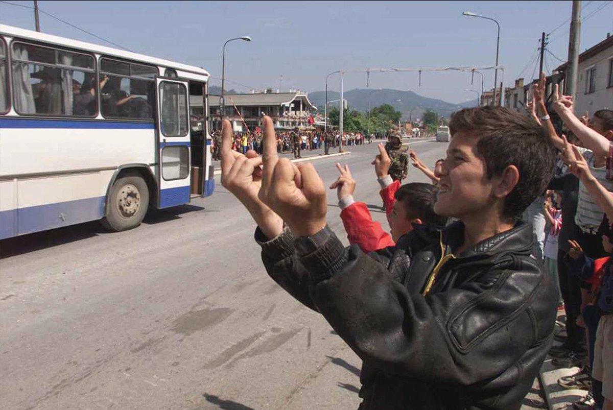 KubaBielamowicz's tweet photo. Today #Kosovo 🇽🇰 celebrates the Liberation Day marking the pull-out of Slobodan Milosevic’s forces in June 1999.

This is how Kosovo Albanians said goodbye to the Yugoslav army and welcomed the @NATO-led forces back then: https://t.co/jSm3XnIG4H