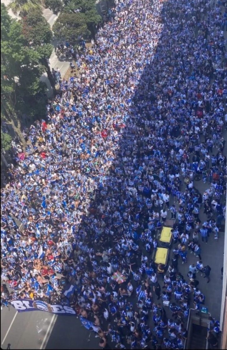 Caer y levantarse. Como en el 94, como en 2011 o como en 2013. Duele ver a tanto niño llorar hundido. Niños que no se han llevado ni una sola alegría con su equipo. Solo mierda. Pero siguen ahí, y el Dépor tiene algo que no tienen otros y que le volverá a poner en su sitio...