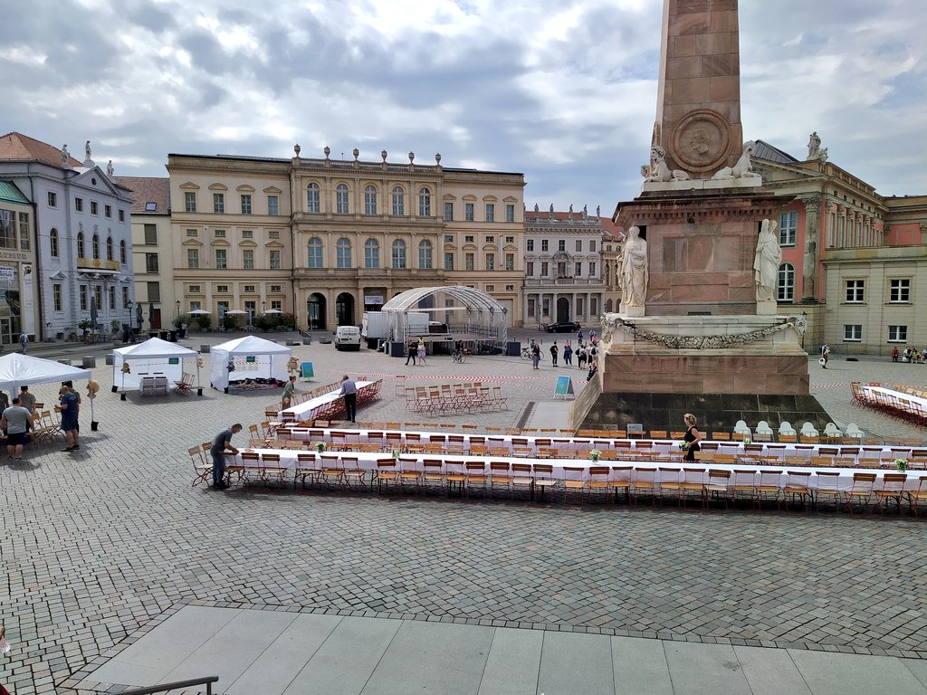 Nikolai_Pdm's tweet photo. Heute eine Sommerausgabe #GedeckterTisch von #NikolaiPotsdam mit vielen Partnern #AWO #LAFIM uvm auf dem Alten Markt. Herzlich Willkommen! https://t.co/005q2C5KqV