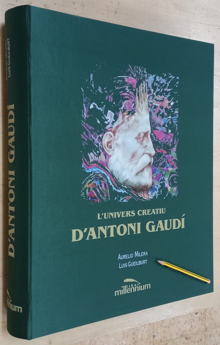 Un nuevo libro sobre Gaudí,  seguramente el mas grande que se haya editado hasta hoy, para conocer su tamaño solo hay que ver la medida del lápiz