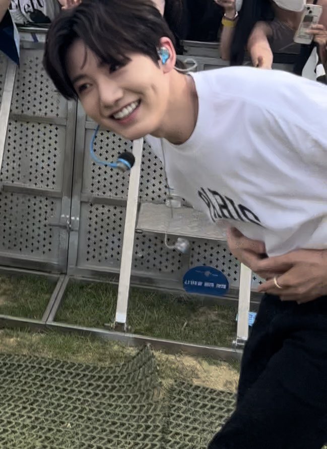 kjkviral's tweet photo. — 💌 hello!! this is a new account dedicated to retweet any viral content for treasure #JUNKYU. kindly retweet and follow to support this acc thank you 🥰❤️ https://t.co/UsmZWZQJBk
