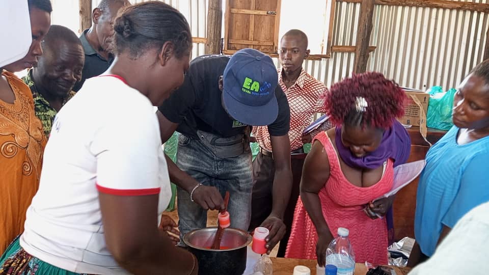 EqualAqua's tweet photo. We continue with our in-demand skills sessions in Mityana District in partnership with Live in Light Ministries.
😇 We have exceeded our expectations in the short time we have been operating as a charity with skills training in dozens of locations.
#Soapmaking
#ChalkMaking https://t.co/Rhgpof5WWh