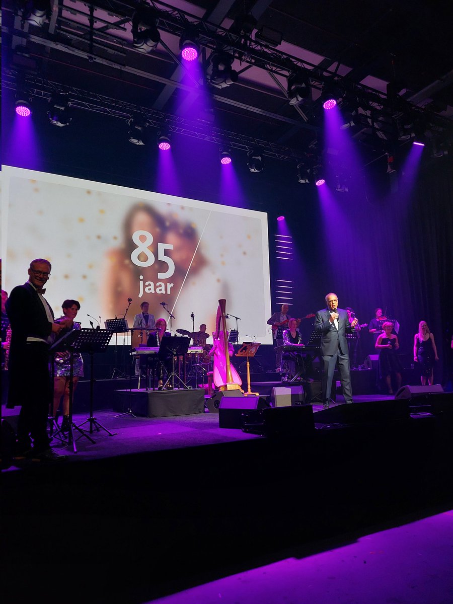 Wat was het mooi: de viering van #85jaar <a href="/DELAcooperatie/">DELA coöperatie</a> De Als-je-van-Dela-band opende de avond muzikaal. Leuk om te zien hoe een aantal getalenteerde collega's van Dela de rest van de collega's een warm welkom gaf.