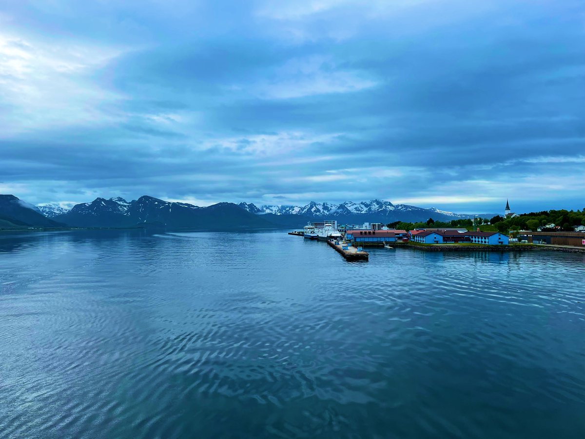 benjsto's tweet image. Sunday morning run scenery #sortland #lofoten #norway