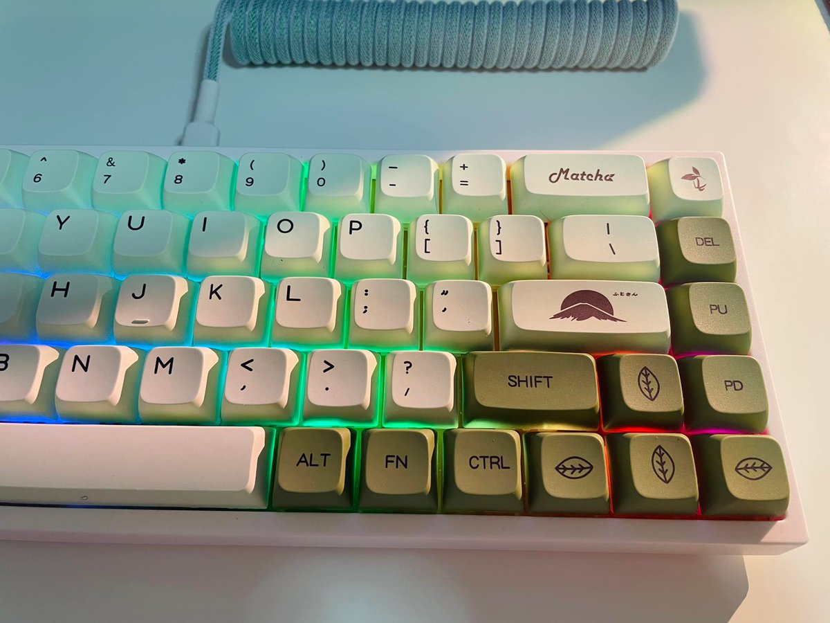izgalala's tweet photo. Cozy with IZGA 😂🤣
NJ68 / 65% life 🍵 ft. モクロー (Rowlet) 🍃🦉
Pokémon PLAMO (POKEPLA) Quick 10
#matcha #keyboard #keycaps #keydous #computercable #pokémon #pokemon #pokepla #pokémonplamo #rowlet https://t.co/Mncq80KWP9