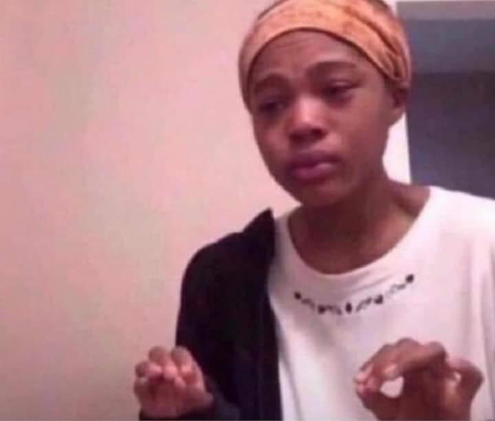 flpsq's tweet image. Io che spiego al tossico della stazione che servono anche a me due euro