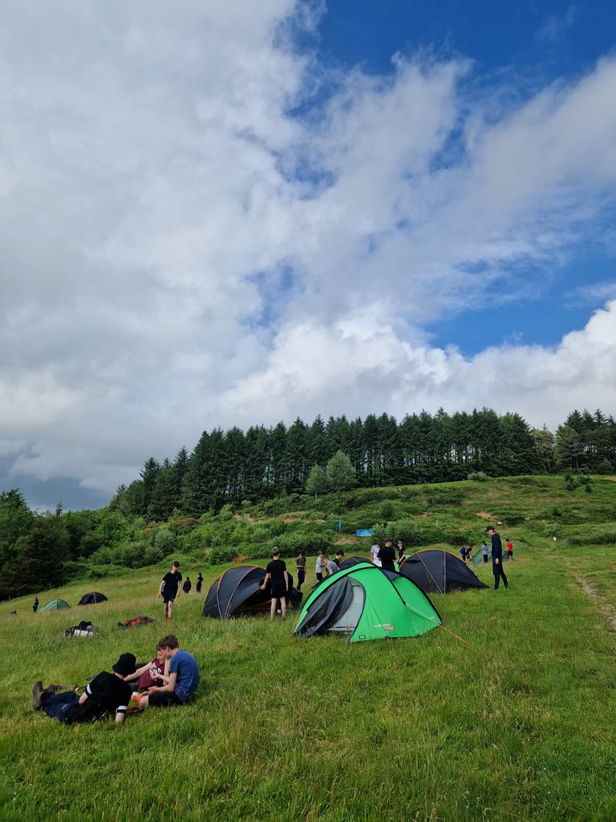 All recovered from their first days walk and after a hearty meal and a good nights sleep (?) the Bronze group are getting ready to set off on Day 2 ❤️🖤<a href="/UrddAwyrAgored/">GwasanaethAwyrAgored</a> <a href="/officialCHS/">CHS</a>