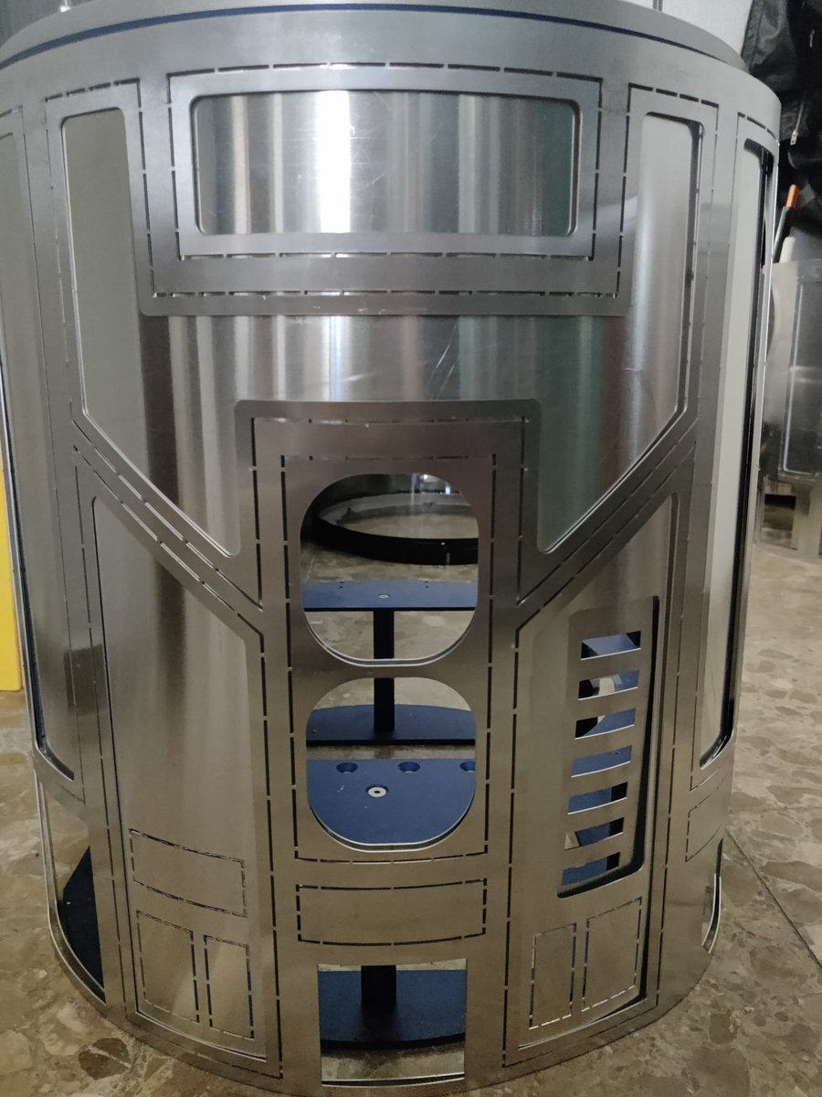 astromechspain's tweet photo. #domingodedroides 
La mayoría de los droides de Star Wars de la serie R comparten el tipo de Piel, pero hay uno de ellos muy original que es la serie R7.
#astromechspain #behappyandbuilddroids #starwars #droids #astromech #r2buildersclub #droidbuilders https://t.co/5RjsWERNmf