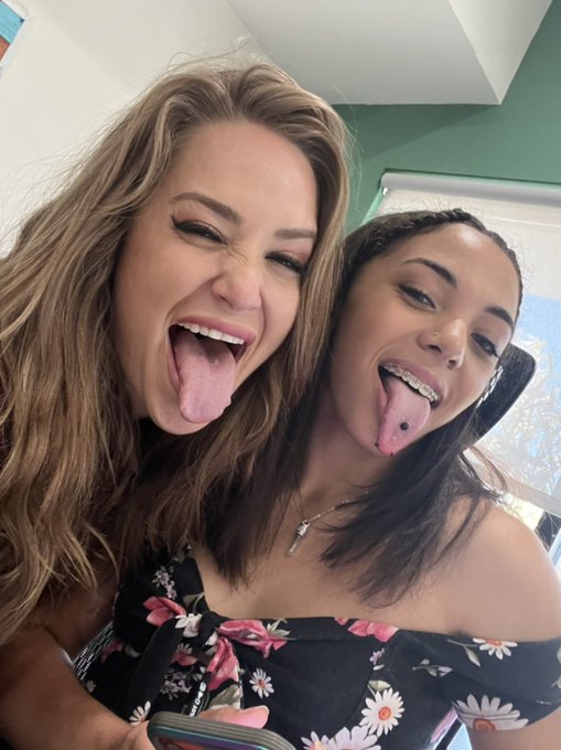 Today's double BJ scene with the awesome Athena Anderson and Zerella Skies. 🙂 https://t.co/qaznmPuCR<a href="/tag/atmla"class="tags"><span>#atmla</span></a>