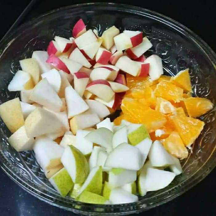 DailyMakan's tweet photo. Resepi salad buah 🍏🍎🍊❤️

Bahan-bahan :

✅ Sebiji epal, sebiji lai, sebiji pir, sebiji oren

Apa2 buah pun boleh, ikut selera masing2

✅ Setengah tin susu cair
✅ Satu botol yogurt (130g)
✅ 5 sudu besar mayonis https://t.co/IJd9hmNRCw