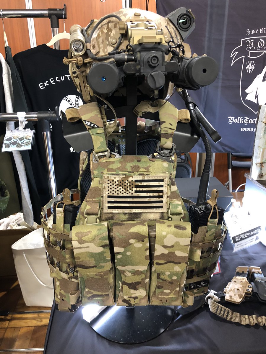 neoplissken's tweet photo. プレキャリの全体!
カッコええ!
#コブラバックル に
#volktacticalgear さんには珍しい
#BackPackPanel にファスナータイプ
本当に大期待なプレキャリ。 https://t.co/GWO4xzr3p2