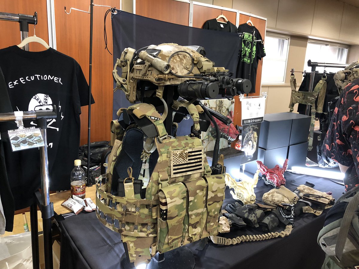 neoplissken's tweet photo. プレキャリの全体!
カッコええ!
#コブラバックル に
#volktacticalgear さんには珍しい
#BackPackPanel にファスナータイプ
本当に大期待なプレキャリ。 https://t.co/GWO4xzr3p2