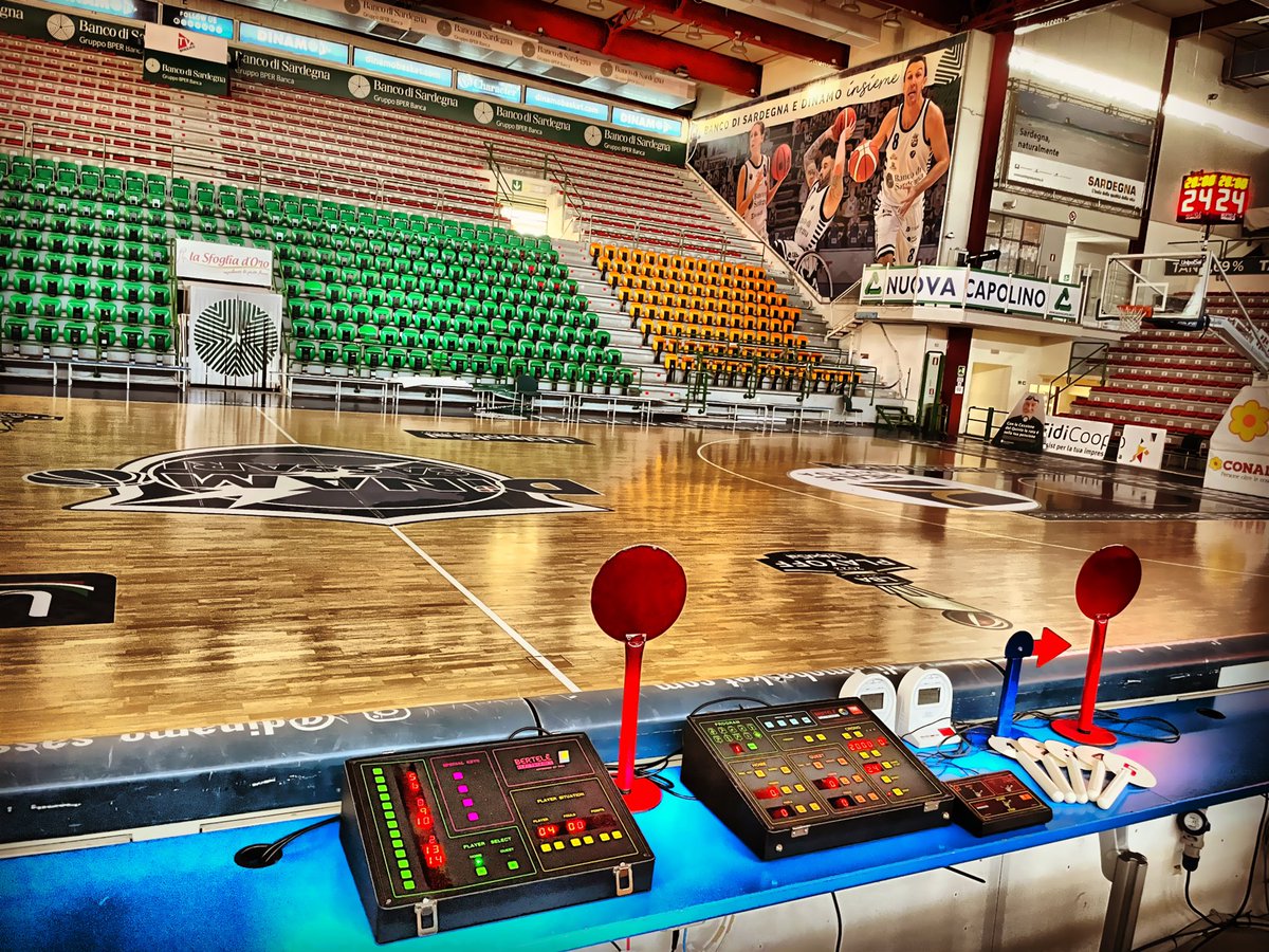 ParideBoi's tweet photo. In preparazione per gara 2 dell’ Under 17 di coach Roberto Zucca contro l’Eurobasket Roma.
Ore 15:00 Palaserradimigni @dinamo_sassari di Bianco ⚪️e di Blu 🔵💪🏻❤️ https://t.co/cONlSPOtCt