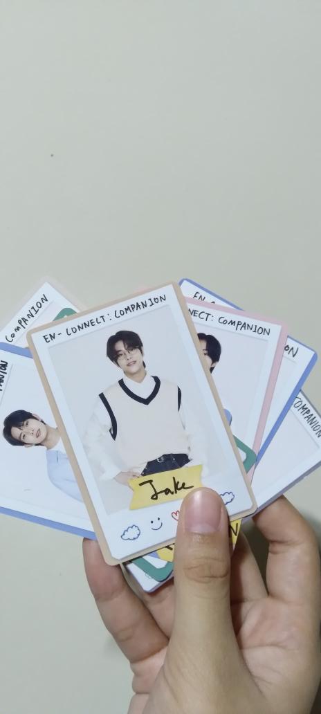 wynksz's tweet photo. Tysm for this !!😭💕 , walang damaged ang pcs mabilis din dumating 😙 , ang cute pa ng mga enhypen freebies ! 💓   #tnxsmddeonu https://t.co/z2Xpxi4nWu
