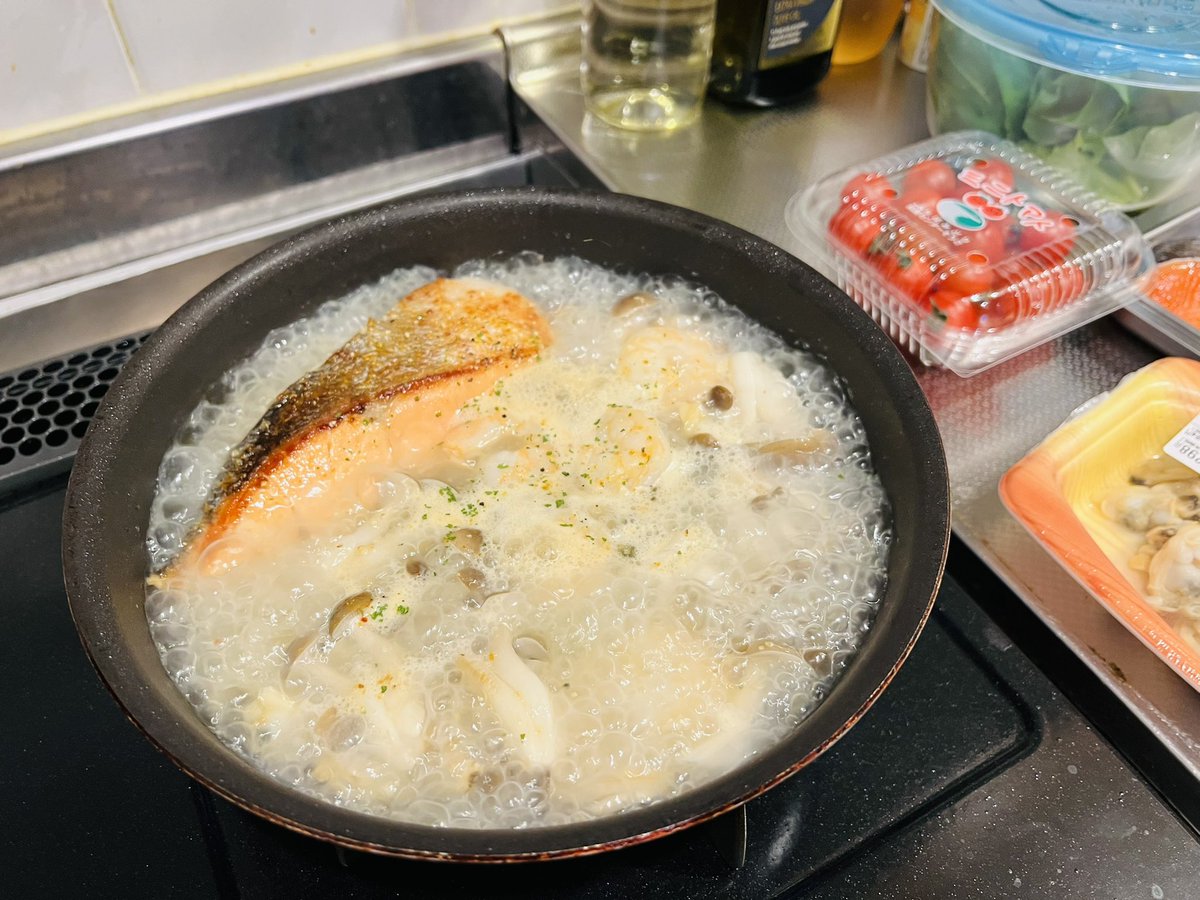 eroste's tweet photo. ジスイday パッツァ🌊鮭アサリ海老

魚介はアニサキス指差し確認🫵
オレンジのジャム🍊付けてみました🤤

#自炊　#おうちごはん　#ミニマリスト https://t.co/cLAXzSF79z
