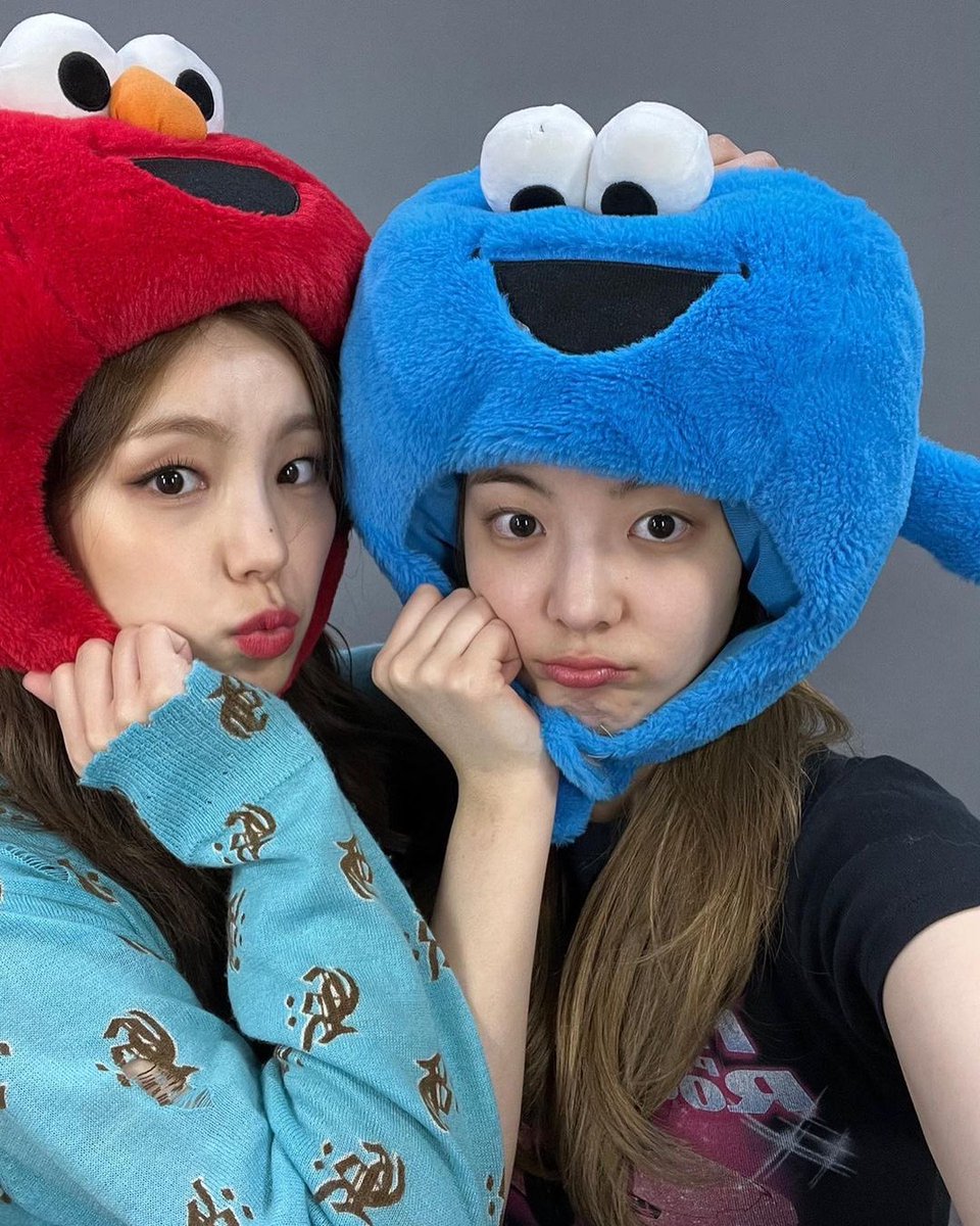 ITZYFrance_FAN's tweet photo. 「 🌷 」 12.06.2022 ▸ #ITZTAGRAM
“❤️💙 Yejisu ont la 👑 “
(1/2)
#ITZY #있지 #MIDZY #믿지
#Yeji #Lia
——
© Instagram | Itzy France https://t.co/fEC7GUKUUY