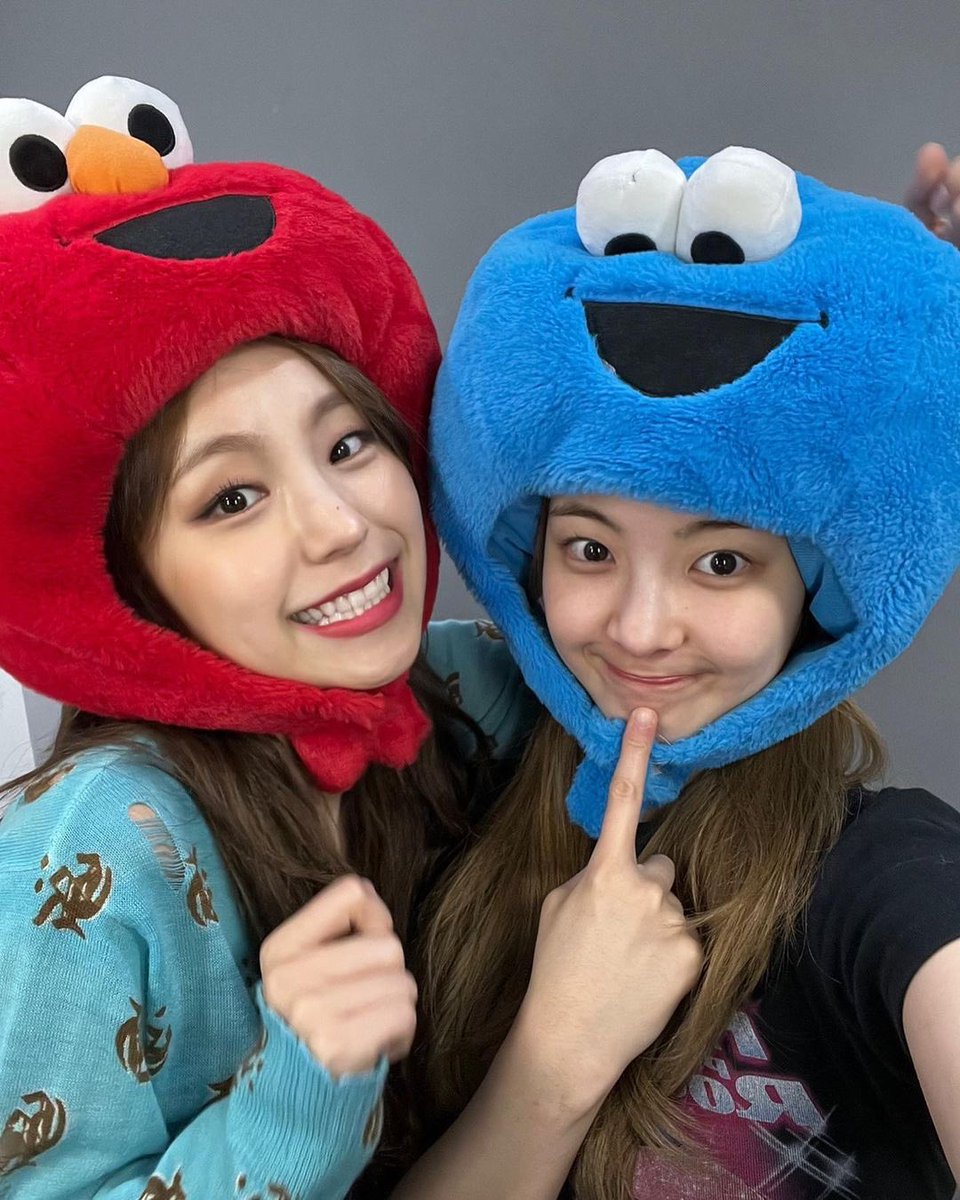 ITZYFrance_FAN's tweet photo. 「 🌷 」 12.06.2022 ▸ #ITZTAGRAM
“❤️💙 Yejisu ont la 👑 “
(1/2)
#ITZY #있지 #MIDZY #믿지
#Yeji #Lia
——
© Instagram | Itzy France https://t.co/fEC7GUKUUY