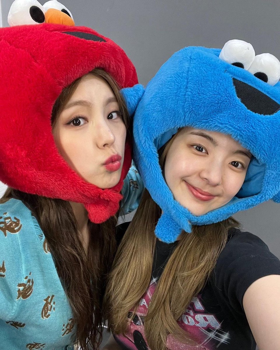 ITZYFrance_FAN's tweet photo. 「 🌷 」 12.06.2022 ▸ #ITZTAGRAM
“❤️💙 Yejisu ont la 👑 “
(1/2)
#ITZY #있지 #MIDZY #믿지
#Yeji #Lia
——
© Instagram | Itzy France https://t.co/fEC7GUKUUY