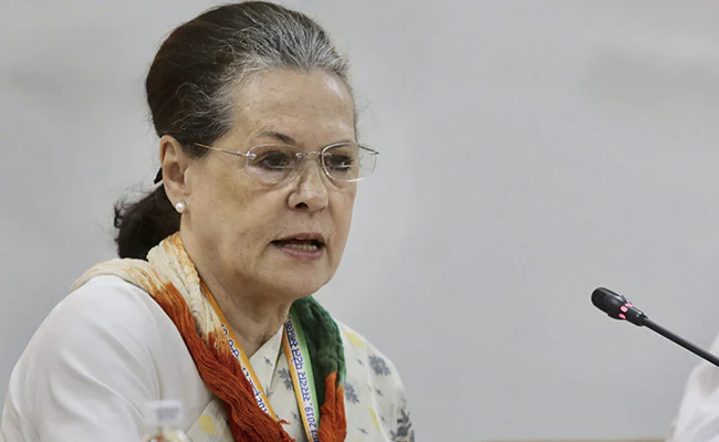 ndtv's tweet photo. 🔴 #BREAKING | Congress chief Sonia Gandhi admitted to hospital due to Covid issues https://t.co/MRlIhJ7611 https://t.co/xIcy2c38PQ