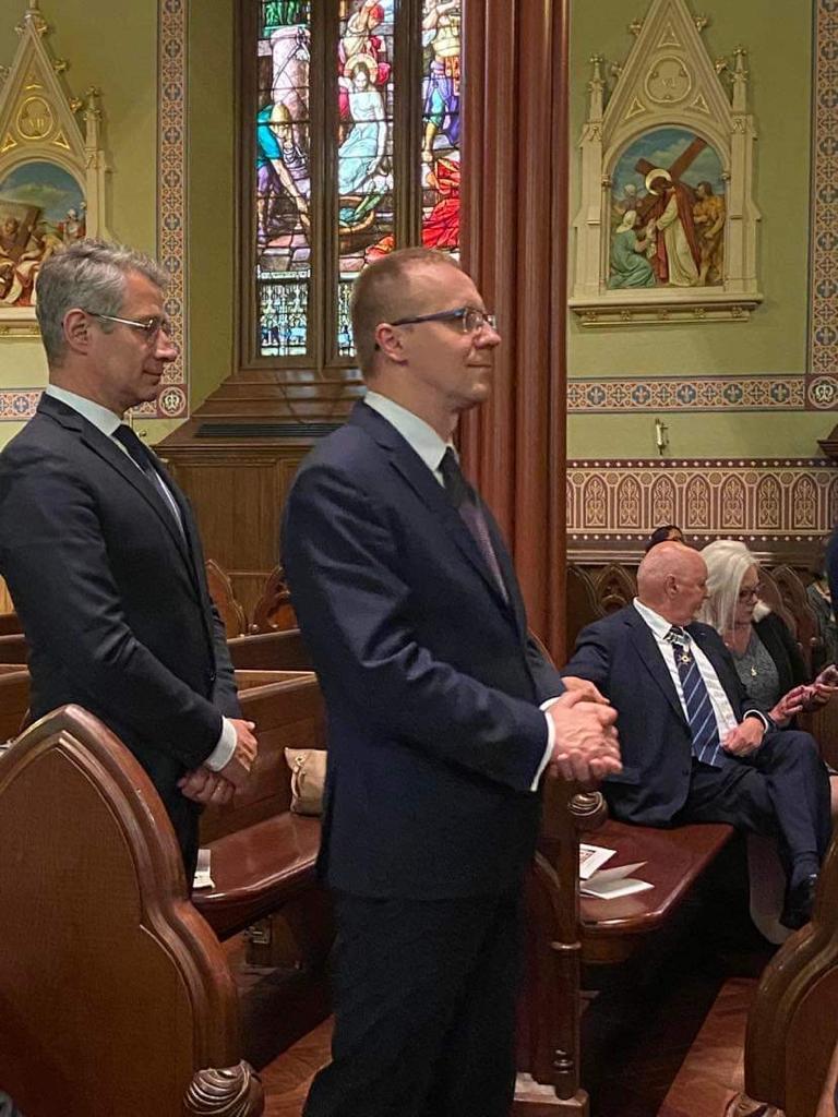 RycerzeKolumba's tweet photo. W dniu 11 czerwca Delegat Stanowy Krzysztof Zuba został przez Najwyższego Rycerza Rycerzy Kolumba Patricka Kelly oficjalnie wprowadzony na urząd. 
Po zakończonej Mszy Św., której przewodniczył Najwyższy Kapelan Abp William Lori Delegat Stanowy modlił się przy grobie Założyciela https://t.co/efQe6hGxWQ
