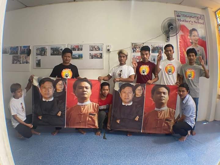 miN13700's tweet photo. In Kuala Lumpur, Malaysia, NLD Organizing Committee Malaysia today led a protest against military council's reported plans to execute 4 pro-democracy activists, including Ko Jimmy & Ko Phyo Zayar Thaw
#CondemnDeathPenalty
#PreventExecution
#2022June12Coup
#WhatsHappeninglnMyanmar https://t.co/ntlN1jnJF5