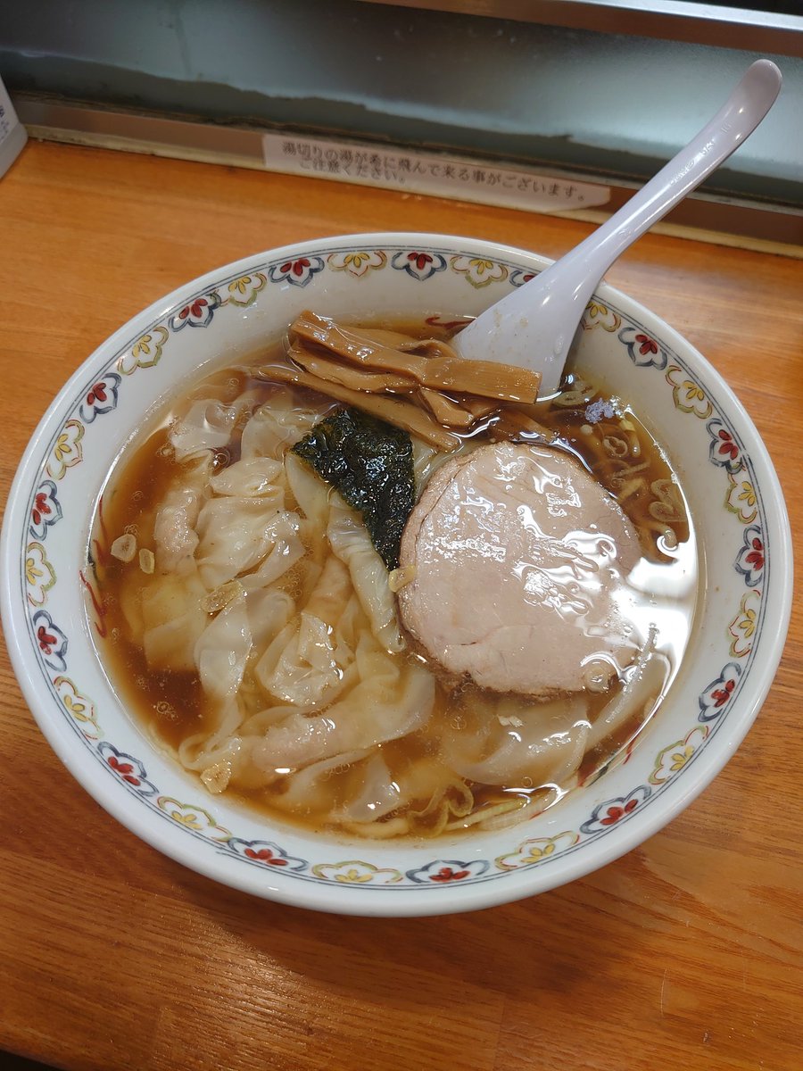 raaaaachu's tweet photo. 中華そば 春木屋 荻窪本店
わんたん麺
絶妙な煮干しの風味と自家製ちぢれ麺が美味しかった
どこか懐かしい感じがするも食べたことの無い斬新なスープ🤔
変わらないために変わり続ける、深いですね https://t.co/NXXgP0VGSD