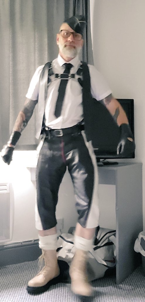 MisterRockHart's tweet photo. All ready and headimg out to @BarberConnect So looking forward to going its been a long time coming. #barber #barbrrconnect #barberlifestyle #barberlife #telford #barberexpo #barbering #barbercon #barberconvetion #rockhausbarbering #misterrockhart #rockhart #leather #fetishbarber https://t.co/HP31kguEAh