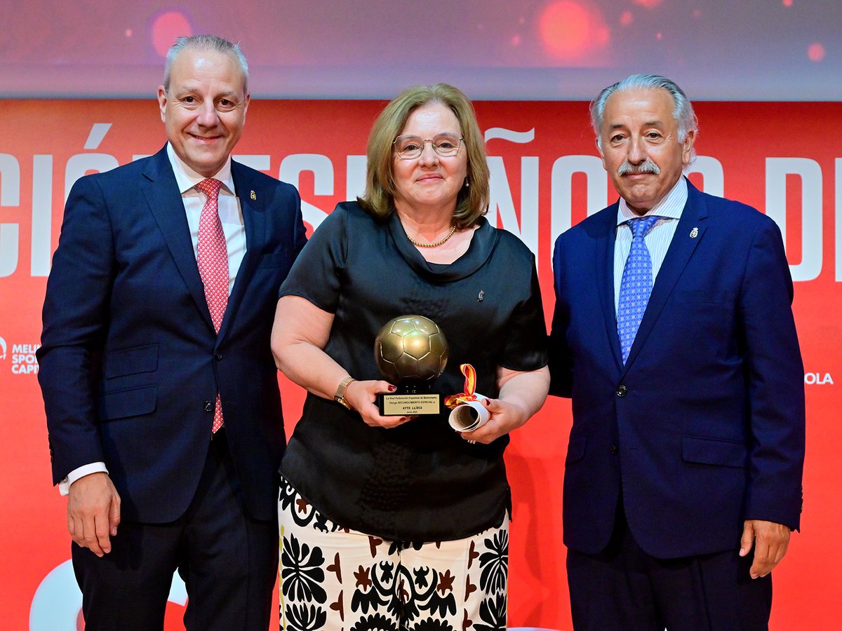 RFEBalonmano tweet media