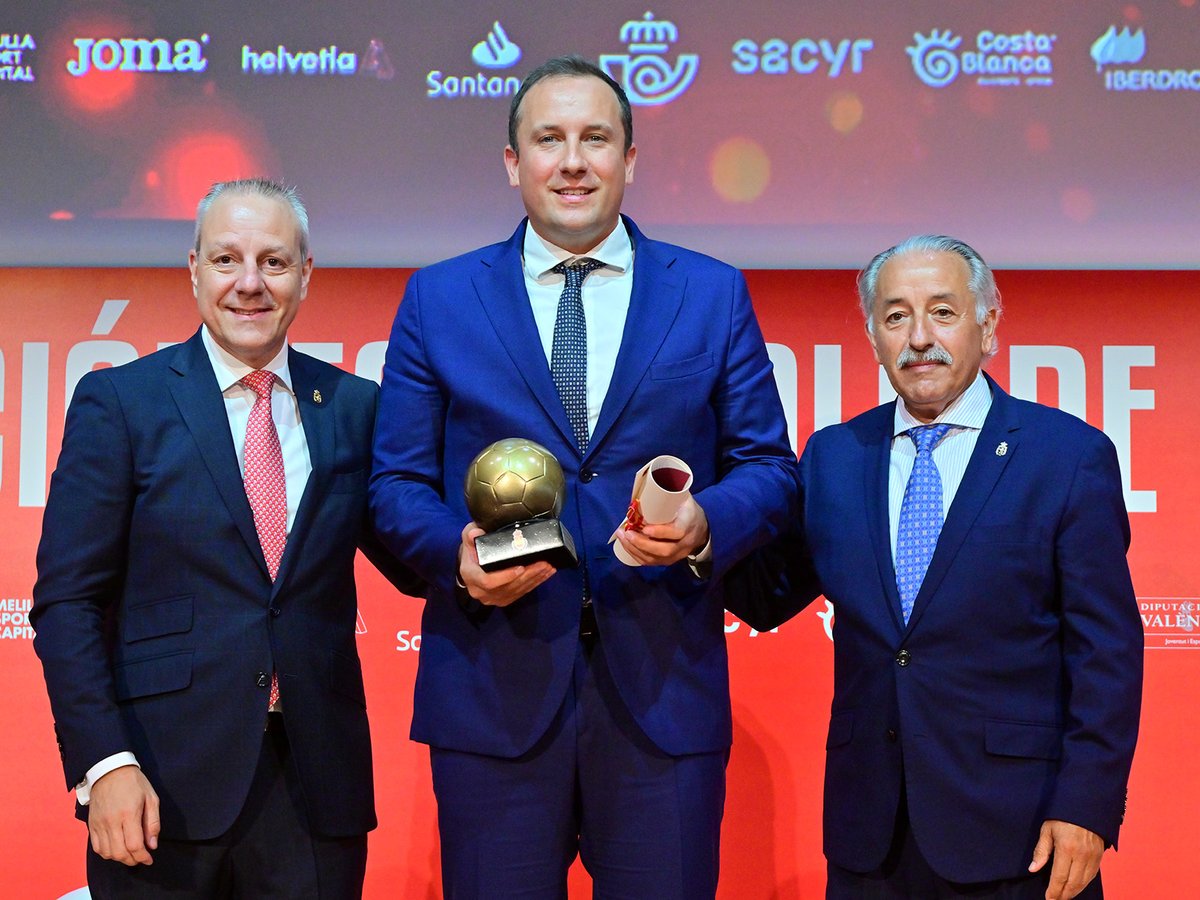 RFEBalonmano tweet media