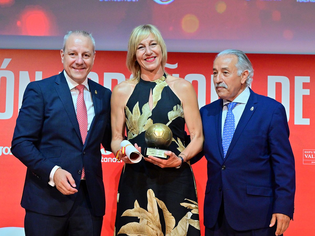 RFEBalonmano tweet media
