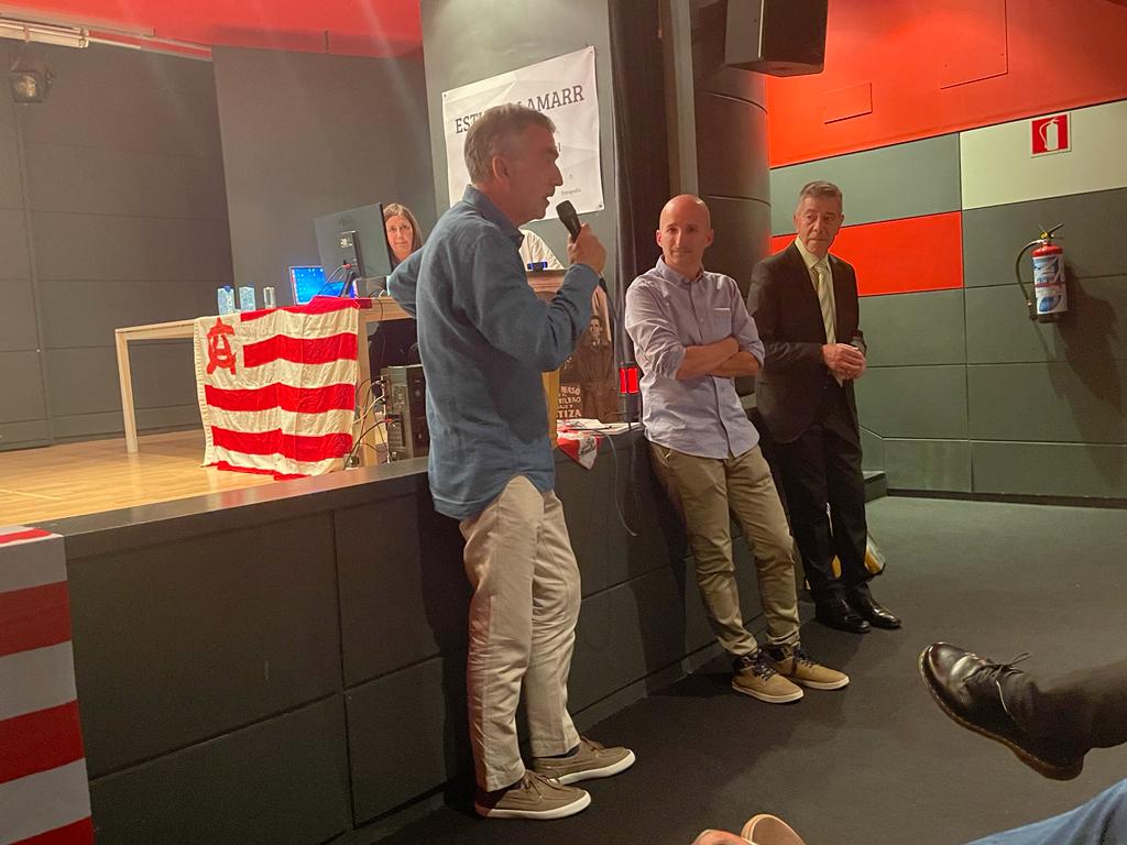 Arechabaleta_T's tweet photo. 🏆Homenaje en Medina al Athletic campeón que viajó a México en 1935. 

Iñaki Arechabaleta se acercó a Medina de Pomar al homenaje que se tributó al Athletic campeón que en 1935 realizó una gira por México.🇦🇹🇲🇽 

#DatorrenAthletic
#AthleticClub 
#IñakiArechabaleta https://t.co/xTejuGddzU